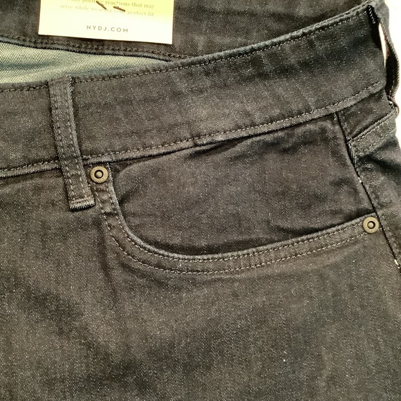 NYDJ PETITE Cool Embrace Capri Double Snap Side Slit Dark Rinse 3LM05.10 - Picture 8 of 12